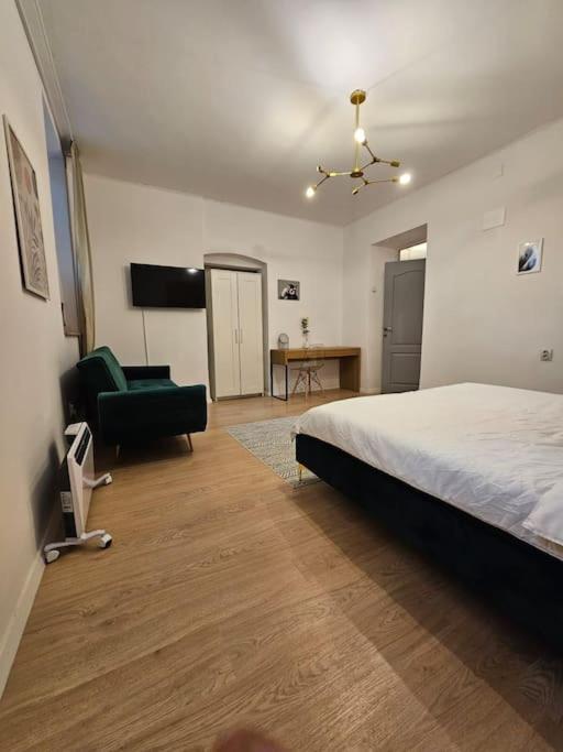 Heart Of City Center 4Br 2Bath 10 Pers Bucharest Exterior photo